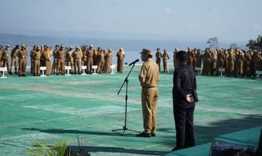 Pj. Bupati Buton Tekankan Disiplin dan Jaga Etos Kerja Dalam Memberikan Pelayanan Kepada Masyarakat