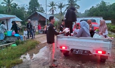 RGPI Buton Berbagi Takjil Gratis Kepada Masyarakat dan Pengendara di Desa Sangia Arano