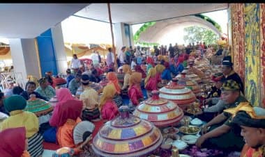 Ribuan Warga Padati Acara Pekande-kandea,  Rangkaian Hari Puncak HUT Kabupaten Buton 