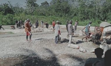 Pemdes Tumada Bangun Lapangan Futsal dengan Dana Desa