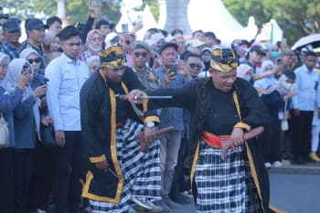 HUT ke-62 Sultra: Pemkab Buton Tampilkan Fragmen Perjuangan Oputa Yi Koo dalam Karnaval Budaya