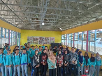 Kejaksaan Negeri (Kejari) Buton melalui Bidang Intelijen kembali melaksanakan program rutin Jaksa Masuk Sekolah (JMS). Kali ini, kegiatan dipusatkan di SMPN 8 Buton, Kabupaten Buton, Sulawesi Tenggara, pada Jumat, 17 April 2026 pukul 09.00 WITA. (Foto: Adli Bachmi - TakawaID)