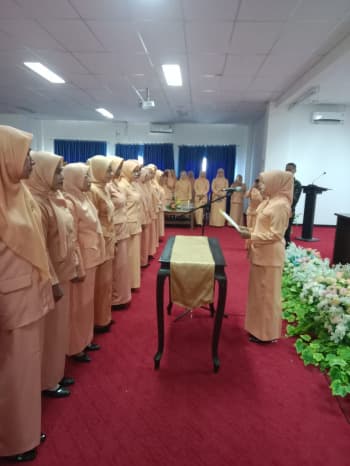 Kepengurusan Dharma Wanita Persatuan (DWP) Kabupaten Buton Masa Bakti 2024-2029 resmi dikukuhkan pada Kamis (16/04/2026).  (Foto: Ajumasir - Kominfo)