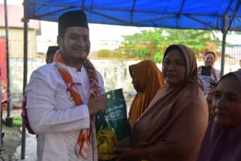 Pemkab Buton Salurkan Bantuan Baznas untuk Anak Yatim dan Tokoh Adat