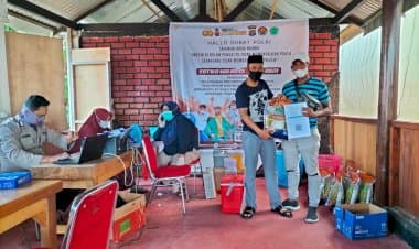 Bulan Puasa, Polsek Pasarwajo Gelar Vaksinasi serta Bagikan Sembako