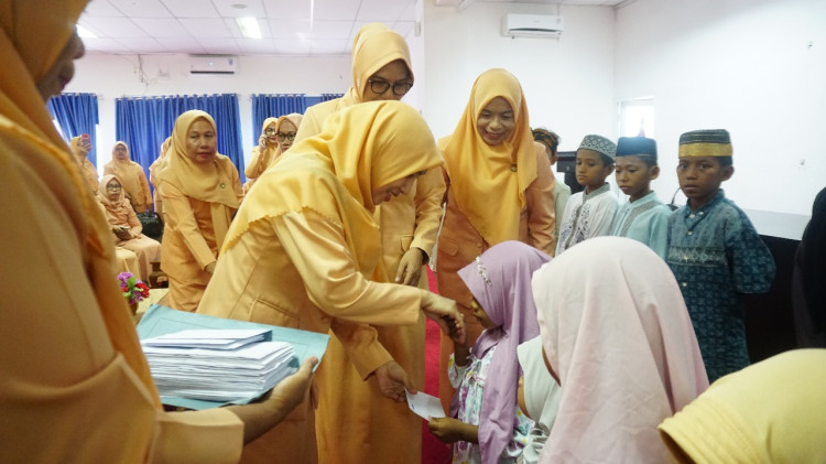 DWP Buton Gelar Santuni Puluhan Anak Yatim dan Anak Non ASN