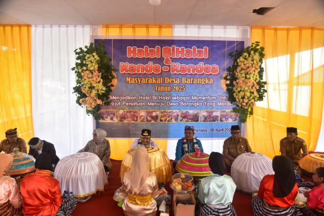 Tari Lawati Sambut Rombongan Bupati Buton Saat Hadiri Halal Bi Halal dan Kande-kandea di Barangka