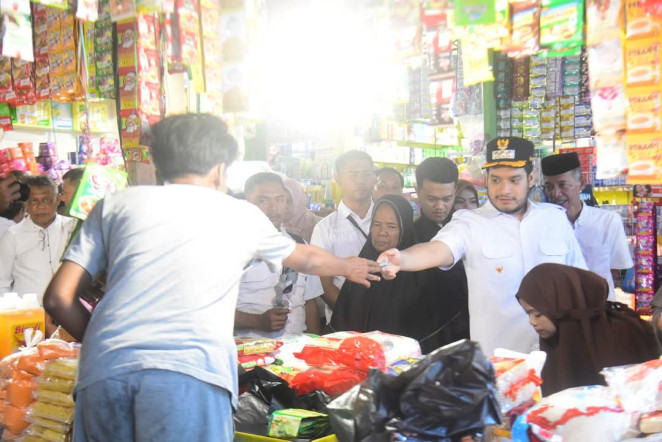 Rabu Belanja: Inovasi Bupati Buton Dorong Perputaran Ekonomi Pasar Tradisional