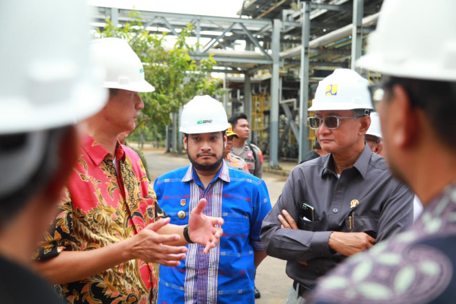 Bupati Buton Dampingi Menteri PU Tinjau Lokasi Jembatan Buton–Muna dan Aspal Alam Lawele