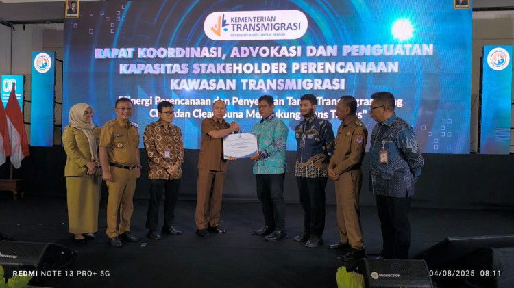 Bupati Buton Hadiri Rapat Koordinasi Nasional Perencanaan Kawasan Transmigrasi di Kendari