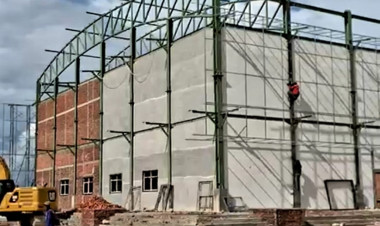 Kadispora Buton Apresiasi Pembangunan GOR Berjalan Cukup Baik