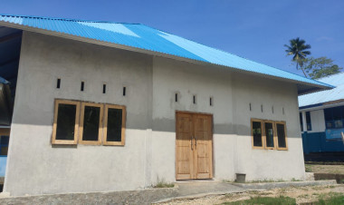 Tingkatkan Fasilitas Desa, Pemdes Mabulugo Rehab Gedung Serbaguna