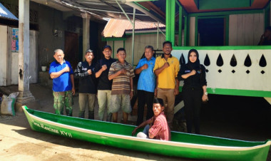 Untuk Mencegah Dampak Covid 19, Pemdes Kancinaa Menyalurkan Bantuan Ketahanan Pangan 12 Perahu Viber untuk Nelayan