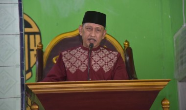 Pj. Bupati Buton Sampaikan Pesan Kesejukan dalam Khutbah Jumat di Masjid Raya Pasarwajo