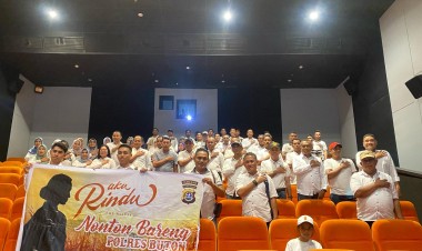 Momen Jajaran Pemkab Buton Nobar Film 'Aku Rindu' Bersama Polres Buton