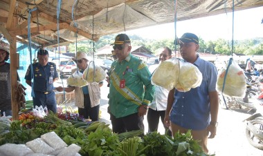 Pastikan Harga Sembako Jelang Nataru 2024, TPID Buton Sidak Pasar