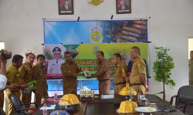 235 Kelompok Tani Terima Bantuan Benih Holtikultura dan Pupuk