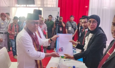 Diusung Partai PDIP dan Perindo, Pasangan H. La Ode Naane dan H. Akalim Jadi Pendaftar Pertama di Pilbup Buton