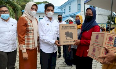 Kelompok Tenun Kecamatan Wabula Keciprat Bantuan Benang dari Pemerintah