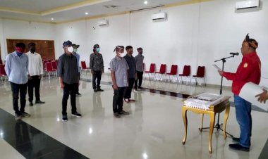 Bupati Busel Lantik Lembaga Pengembangan Pariwisata Daerah