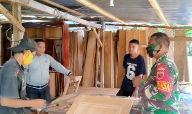 Babinsa Koramil 1413-02/Pasarwajo Tampung Aspirasi Pelaku UMKM di Kelurahan Kombeli