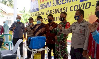 30 Nakes Puskesmas Wabula Divaksin Covid-19 Tahap Pertama