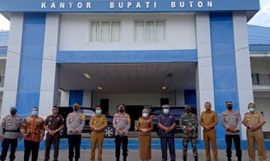 Bupati dan Wakilnya Sambut Kedatangan Kapolda di Buton