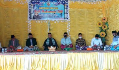 Kompak! Masyarakat Wabula Pakai Kain Tenun Tradisional saat Menghadiri Peringatan Isra Mi'raj