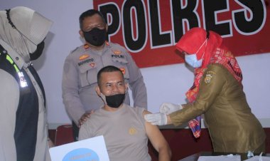 Kapolres Buton Pastikan Seluruh Anggotanya Divaksin Covid-19