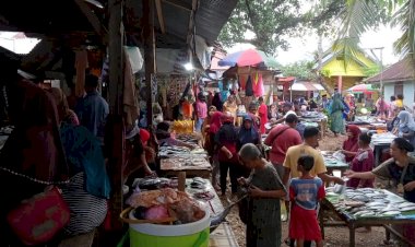 H-1 Puasa, Pasar Sore Takimpo-Buton Dipadati Pengunjung