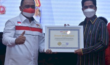 Komitmen Penuh terhadap Pekerja Migran, Bupati Buton Diganjar Penghargaan Dari BP2MI