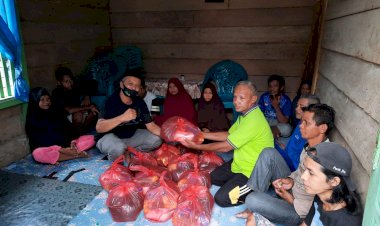 Politisi Gerindra Buton Ini Blusukan Salurkan Sembako ke Desa-desa