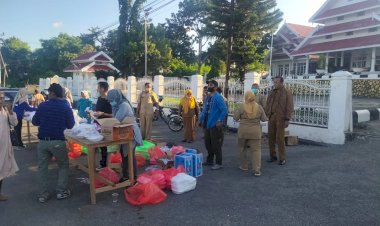 Peringati HUT Sultra, Pemkab Buton Bagi-bagi Takjil