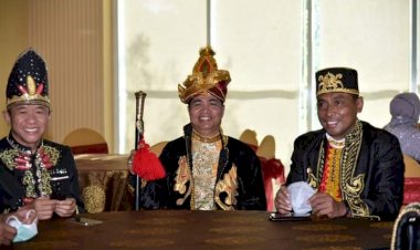 Bupati Buton Terima Penghargaan Stunting Awards