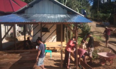 Pemdes dan Pemuda Benteng Gotong-royong Bangun Posko Covid-19