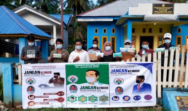 Cegah Covid-19, Pemdes Bonelalo Intens Bagi-bagi Masker