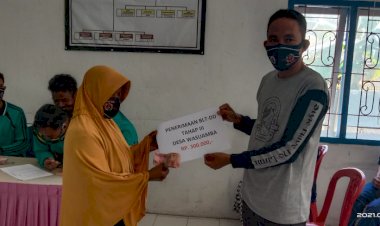 Pemdes Wasuamba Salurkan BLT DD Bulan Maret Serta Bagikan Masker pada Masyarakatnya