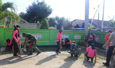 Sinergi TNI Polri dan Masyarakat Buton Bersihkan Tempat Ibadah Sambut HUT Bhayangkara ke-75