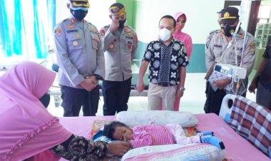 Kapolres Buton Kunjungi dan Beri Bantuan Balita Gizi Buruk di RSUD Buton