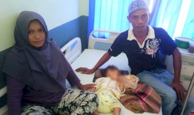Harus Operasi di Makassar, Keluarga Bayi Ini Hanya Bisa Bertahan di RSUD Buton Karena Tak Punya Biaya