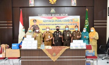 Adhyaksa Peduli Covid-19, Kajari Buton Beri Bantuan Masker dan Multivitamin