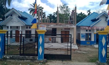 Lantai Dua Kantor Desa Tumada Mulai Dibangun