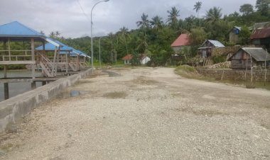 Pengerjaan Jalan Lingkungan Desa Wasampela 90 Persen Rampung