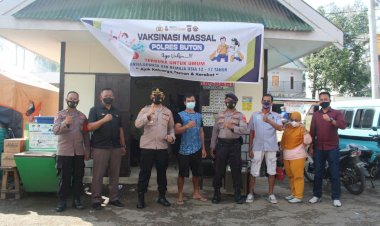 Polres Buton Gelar Vaksinasi Massal di Pasar Sabho