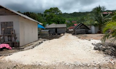 Jalan Lingkungan Desa Wasampela Selesai Dikerjakan