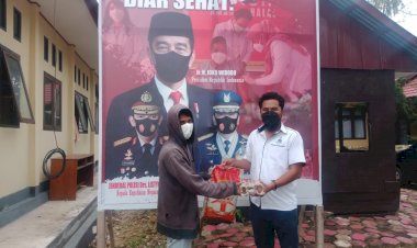 Usai Vaksin, Tiga Eks Napi Dapat Bantuan Sembako dari Polsek Pasarwajo