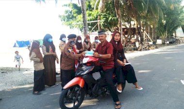 Gelar Persami, Saka Bakti Husada Ranting Kecamatan Wabula Bagi-bagi Masker