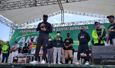 Jalan Santai di Baubau, ASR Gelar Vaksinasi Massal dan Pemeriksaan Kesehatan Gratis