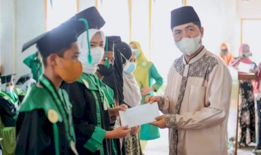 Hadiri Wisuda Santri di Lasalimu, Bupati Buton Beri Beasiswa