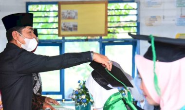 Wisuda Santri di Lasalimu Selatan, Ini Kata La Bakry